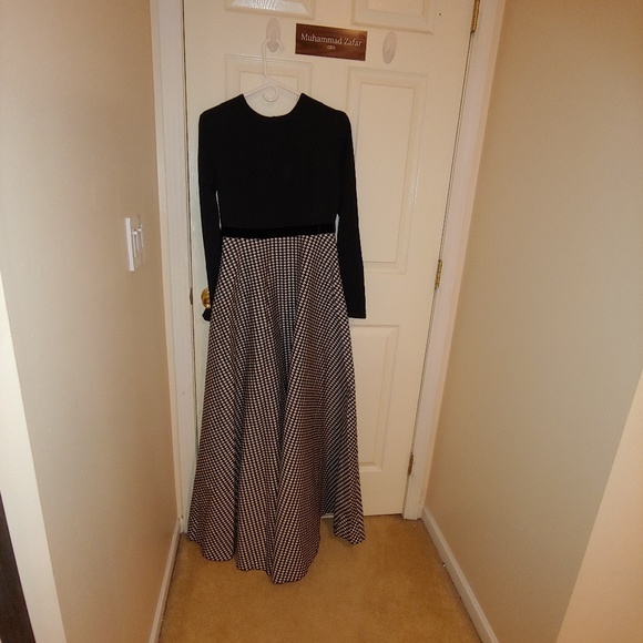 Black and White Modest Dress - Picture 6 of 6